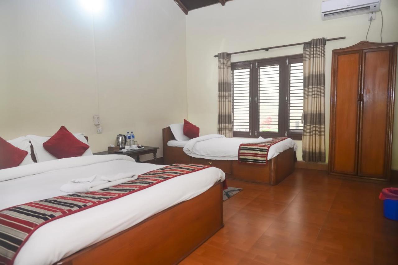 Unique Wild Resort Sauraha Exterior photo