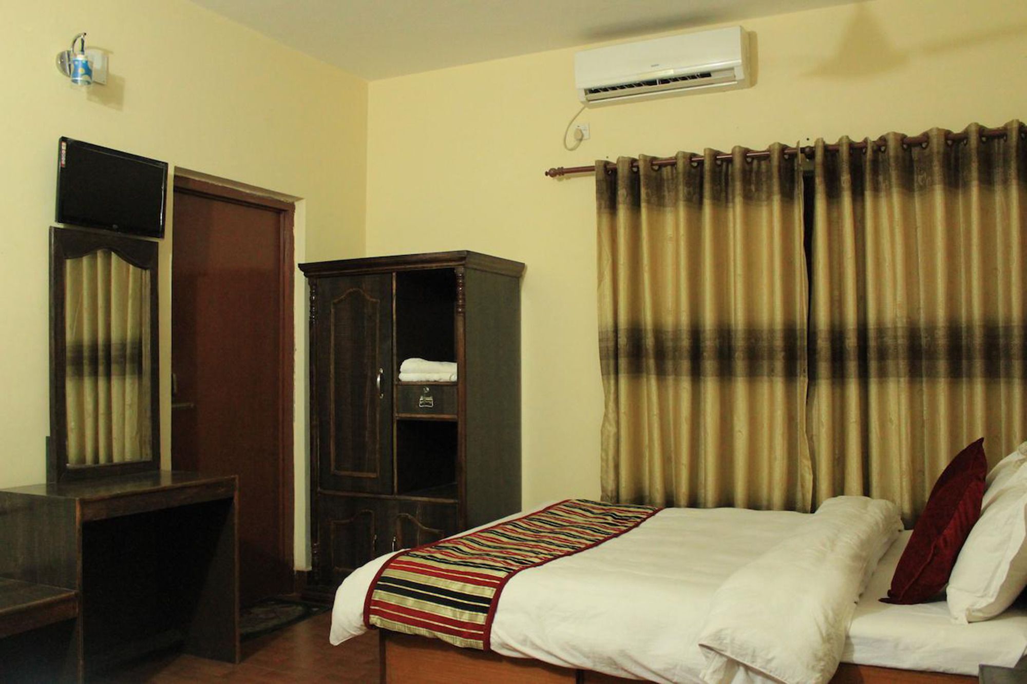 Unique Wild Resort Sauraha Exterior photo